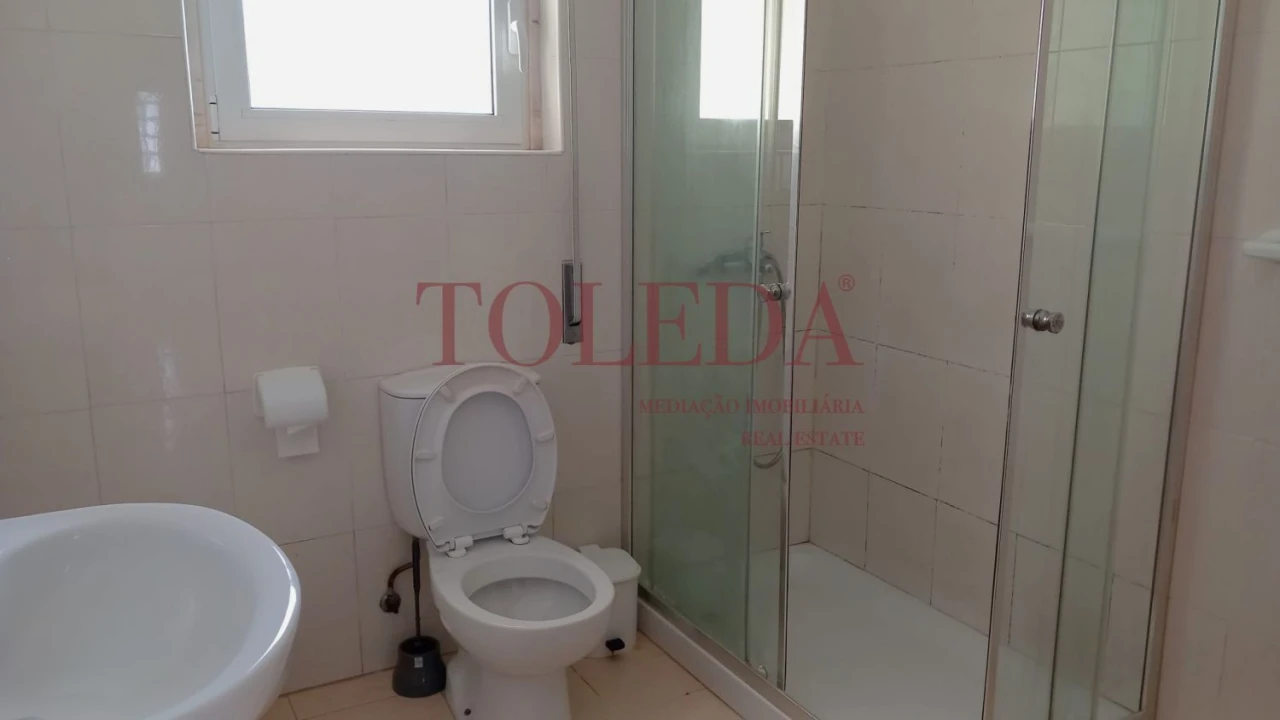 Moradia T6 para Venda em Vialonga Foto 23