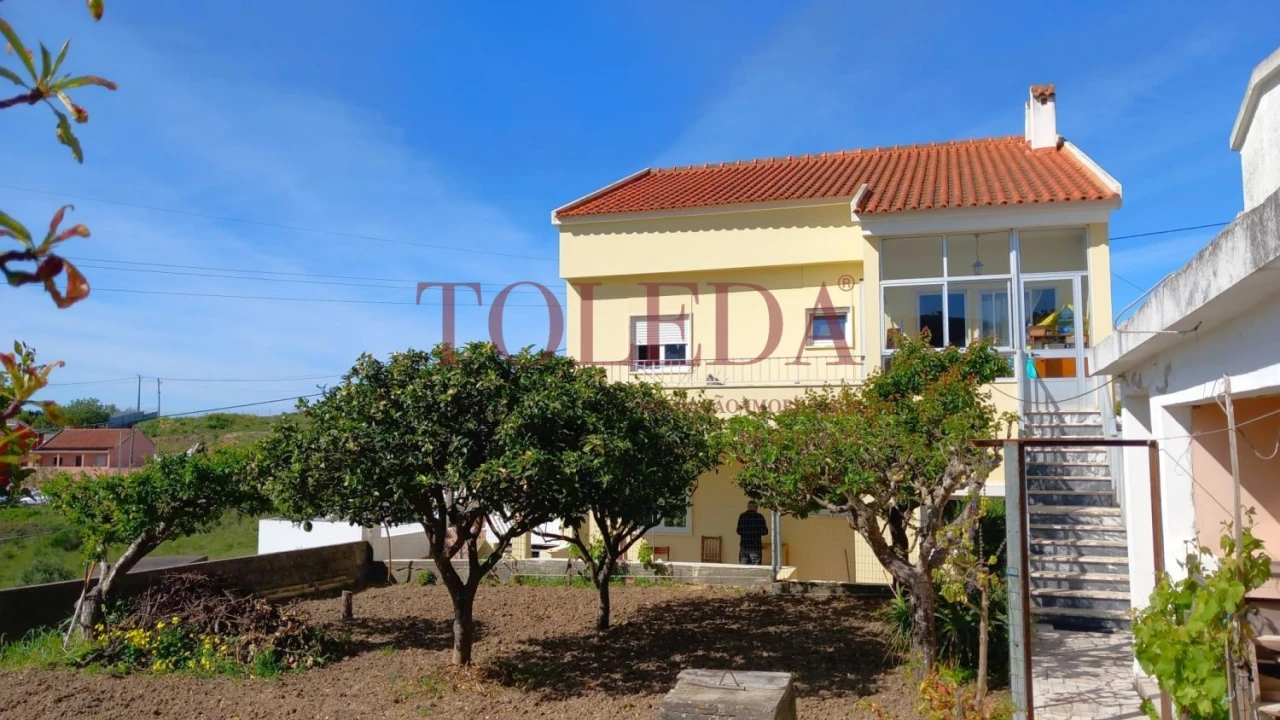 Moradia T6 para Venda em Vialonga Foto 6