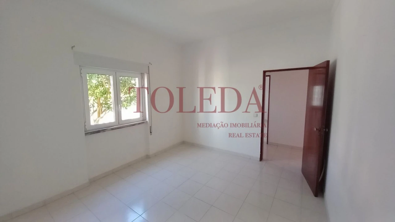 Moradia T6 para Venda em Vialonga Foto 20