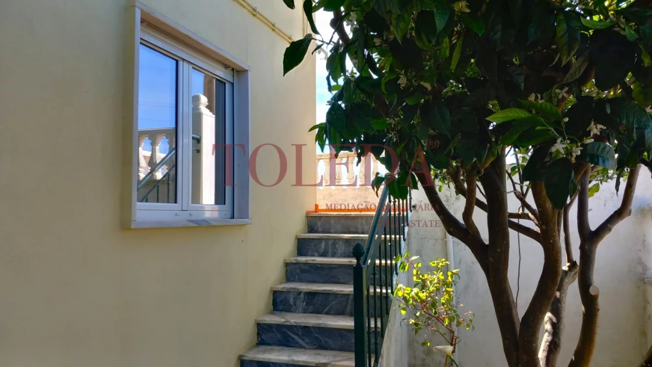 Moradia T6 para Venda em Vialonga Foto 29