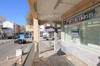 Loja para Arrendamento em Costa da Caparica
