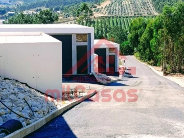 Garagem para Arrendamento em Santa Maria, São Pedro e Matacães