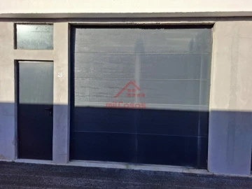 Garagem para Arrendamento em Santa Maria, São Pedro e Matacães