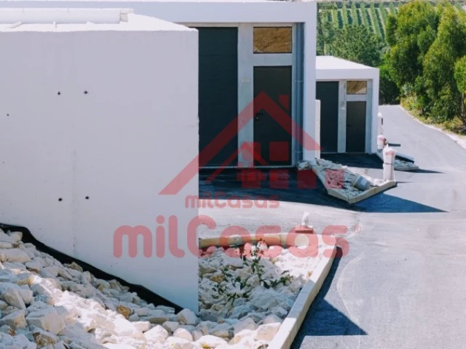 Garagem para Arrendamento em Santa Maria, São Pedro e Matacães Foto 3