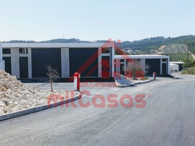 Garagem para Arrendamento em Santa Maria, São Pedro e Matacães Foto 4