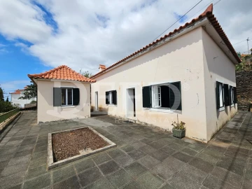 Moradia T2 para Venda em Imaculado Coração de Maria