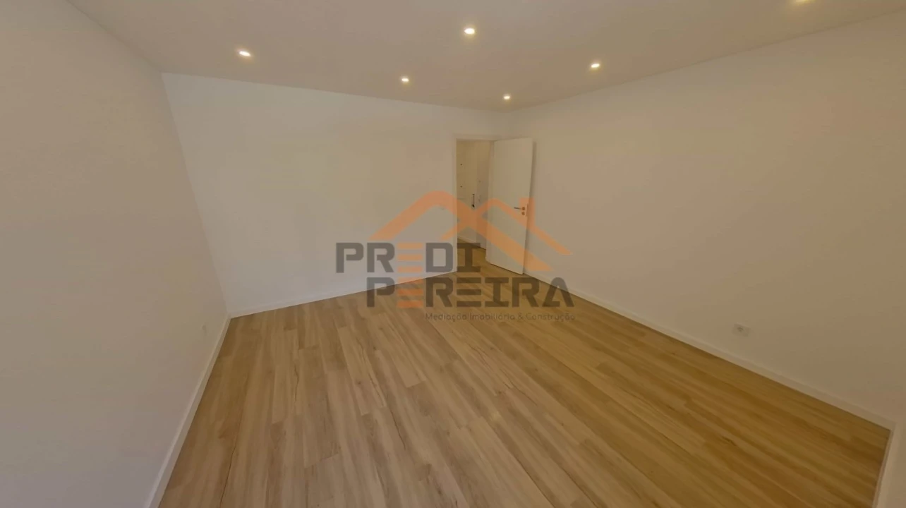 Apartamento T2 para Venda em Algueirão-Mem Martins Foto 16