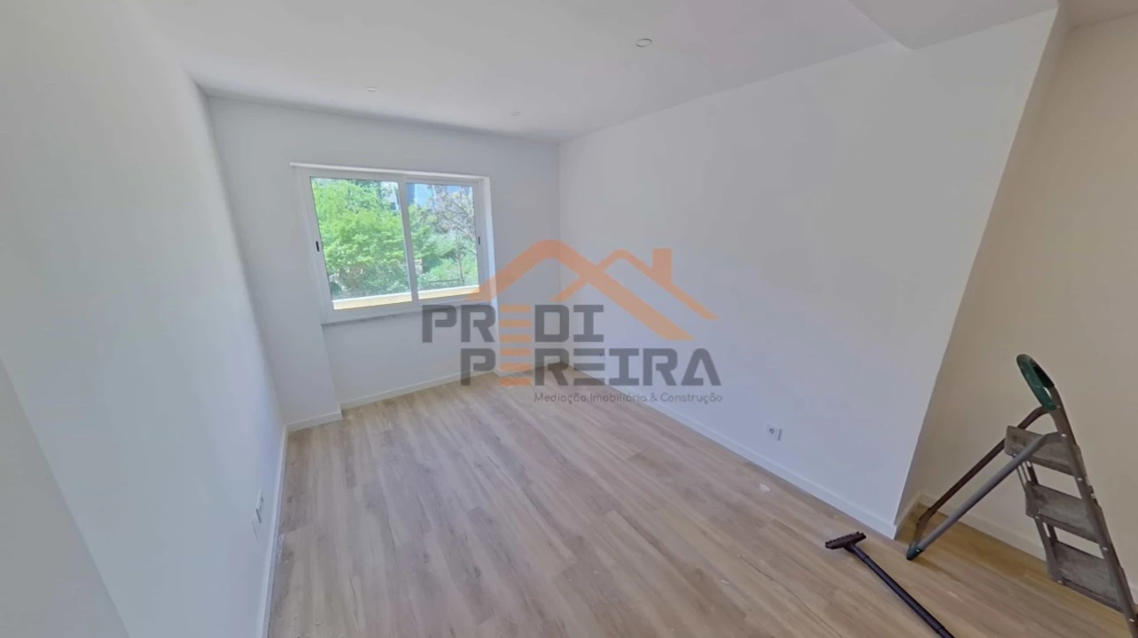 Apartamento T2 para Venda em Algueirão-Mem Martins Foto 17