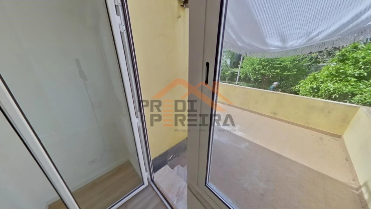 Apartamento T2 para Venda em Algueirão-Mem Martins Foto 2