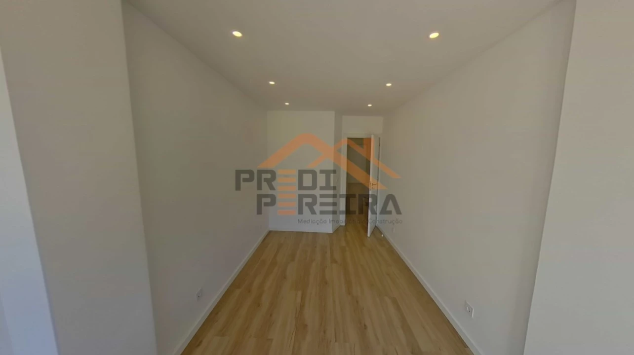 Apartamento T2 para Venda em Algueirão-Mem Martins Foto 19