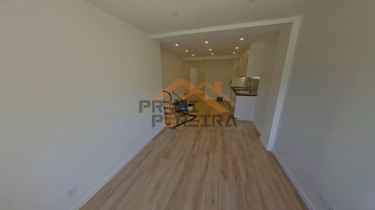 Apartamento T2 para Venda em Algueirão-Mem Martins Foto 8