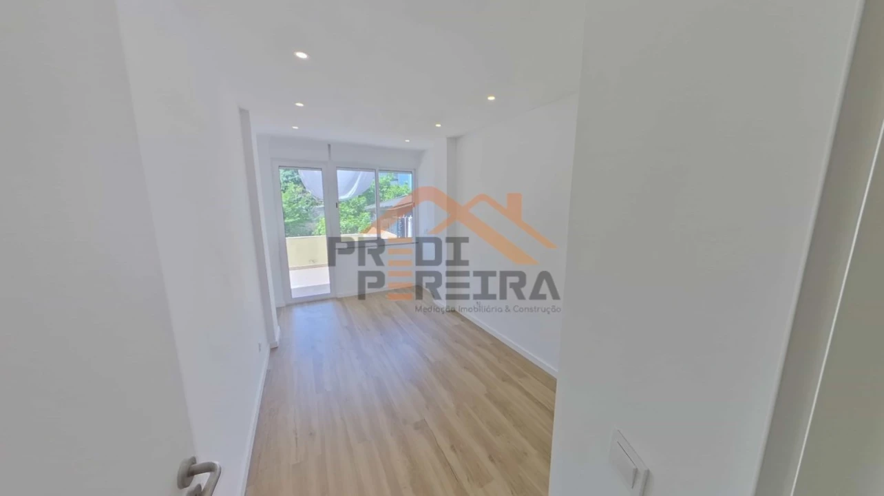 Apartamento T2 para Venda em Algueirão-Mem Martins Foto 21