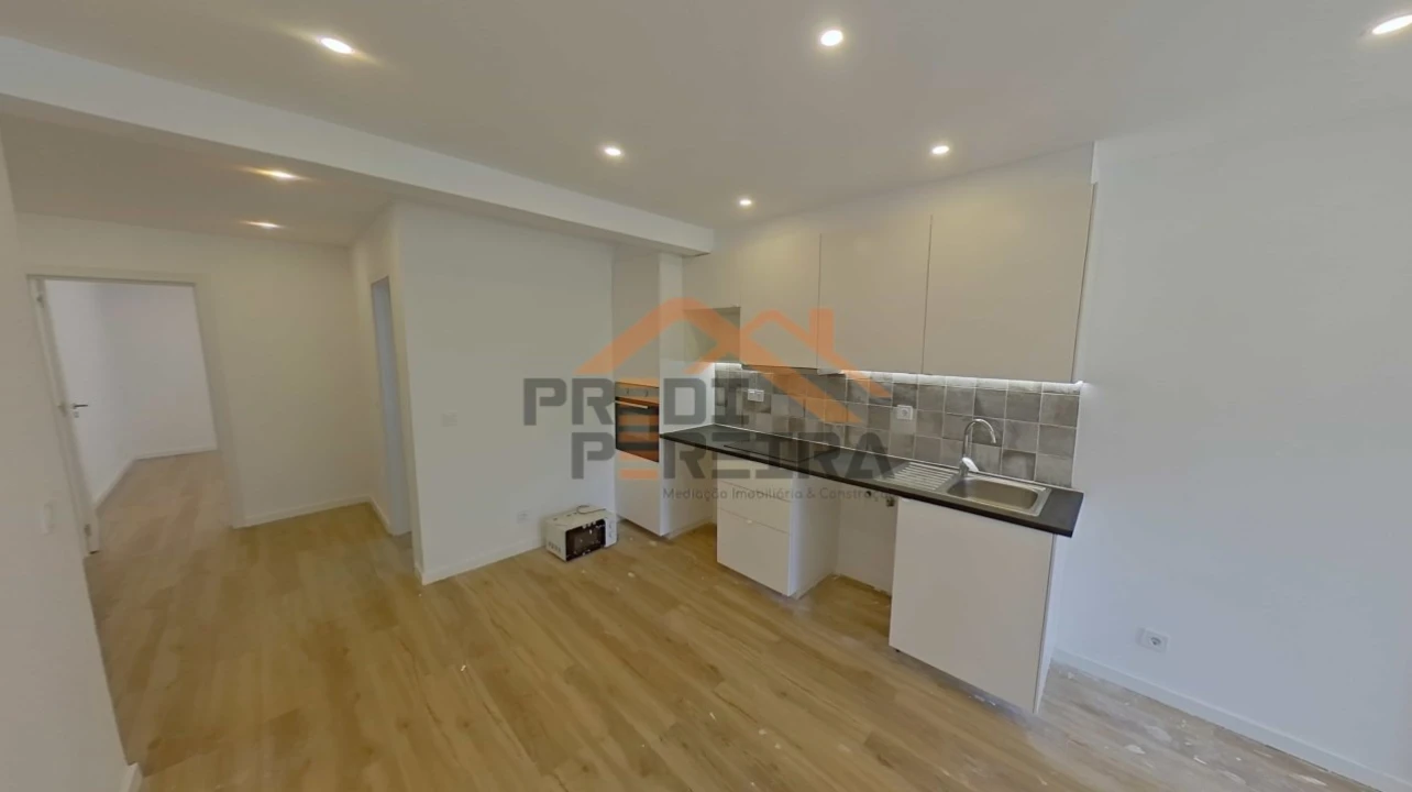 Apartamento T2 para Venda em Algueirão-Mem Martins Foto 1