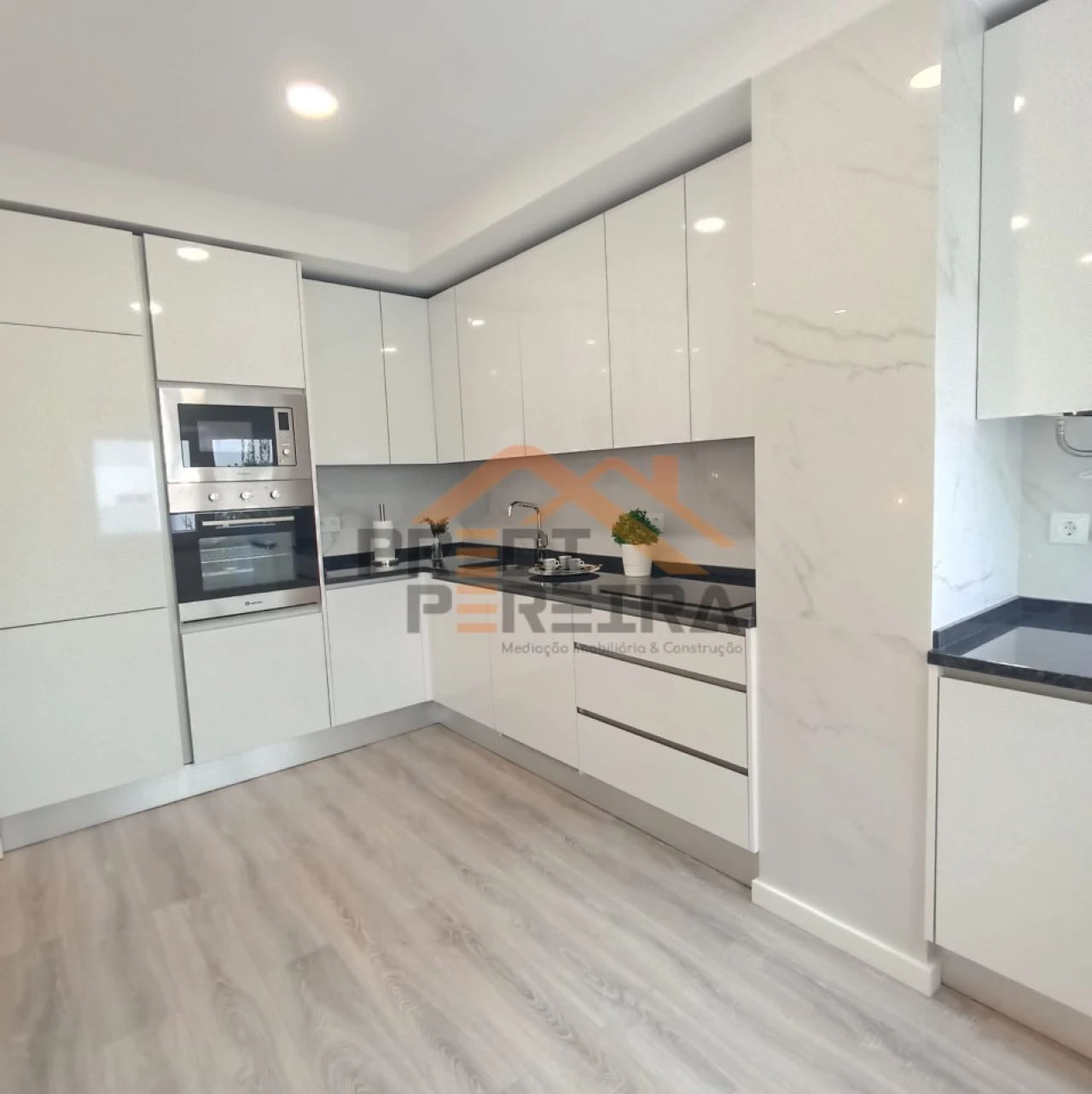 Apartamento T3 para Venda em Benfica Foto 3