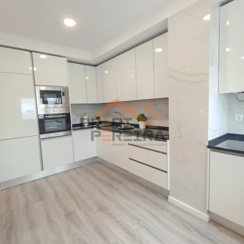 Apartamento T3 para Venda em Benfica
