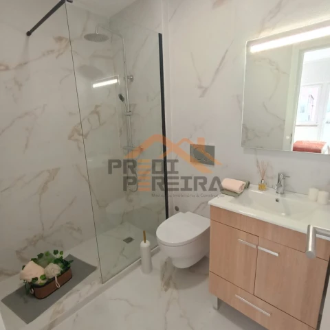 Apartamento T3 para Venda em Benfica