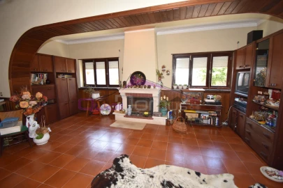 Moradia T4 para Venda em Moitas Venda