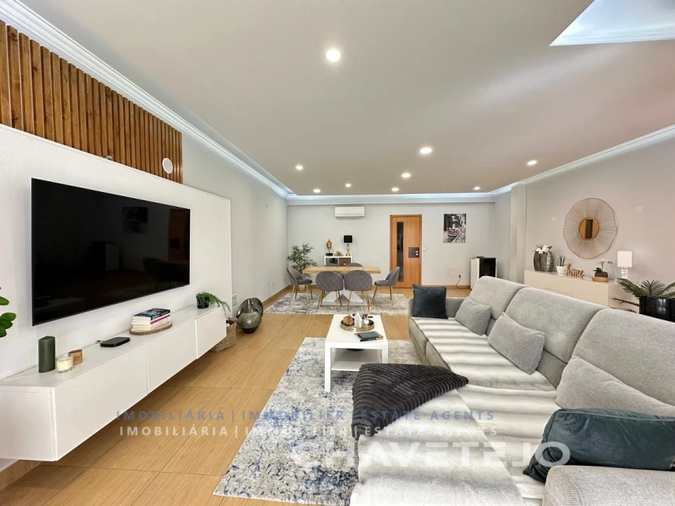 Apartamento T3 para Venda em São João Baptista e Santa Maria dos Olivais Foto 1