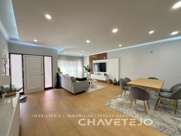 Apartamento T3 para Venda em São João Baptista e Santa Maria dos Olivais