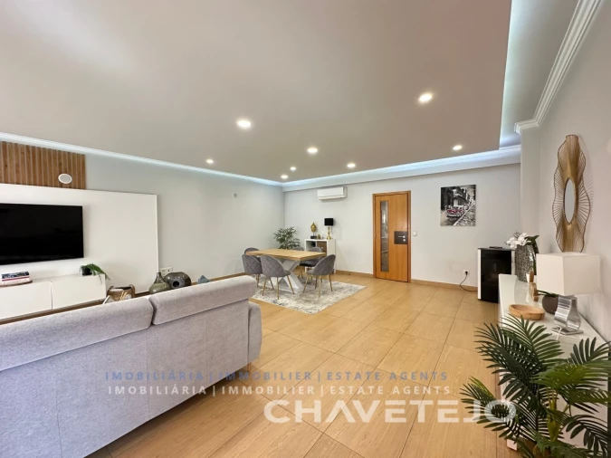 Apartamento T3 para Venda em São João Baptista e Santa Maria dos Olivais Foto 4