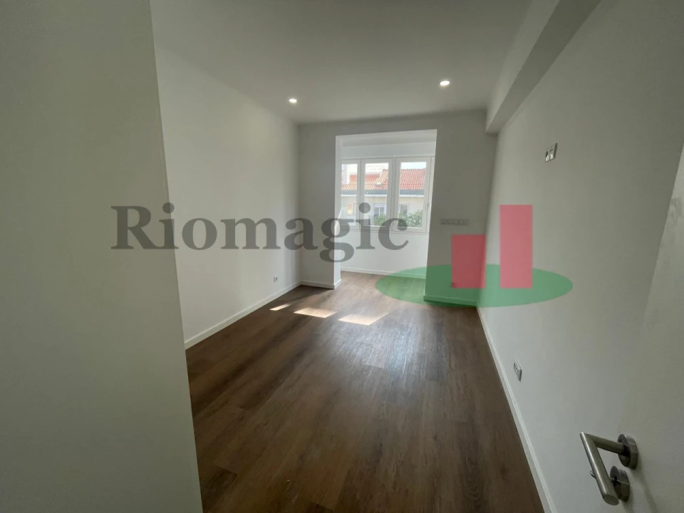 Apartamento T2 para Venda em Venteira Foto 8