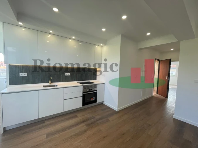 Apartamento T2 para Venda em Venteira Foto 2