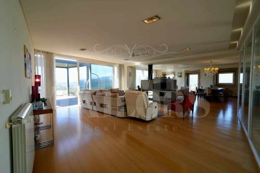 Moradia T10 para Venda em Queirã Foto 23