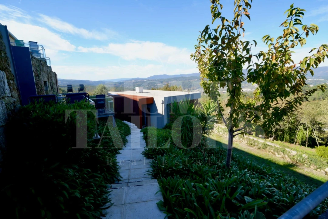 Moradia T10 para Venda em Queirã Foto 31