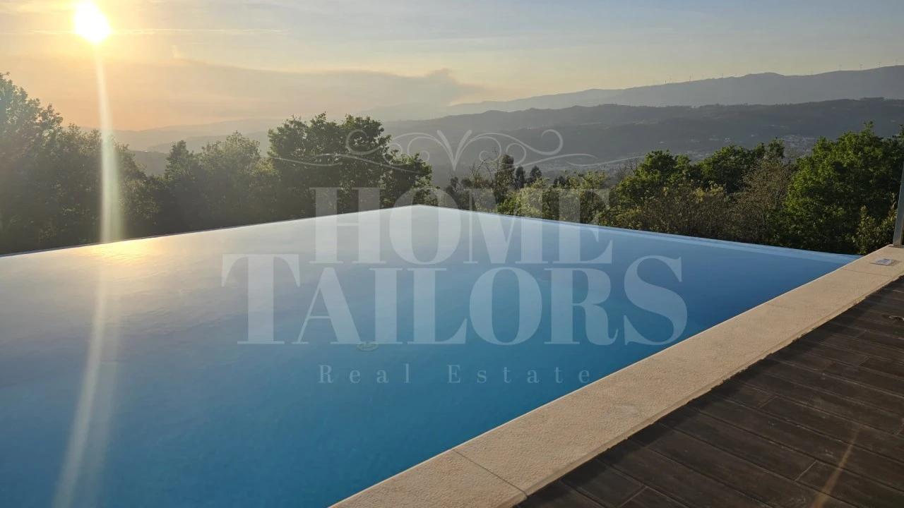 Moradia T10 para Venda em Queirã Foto 52