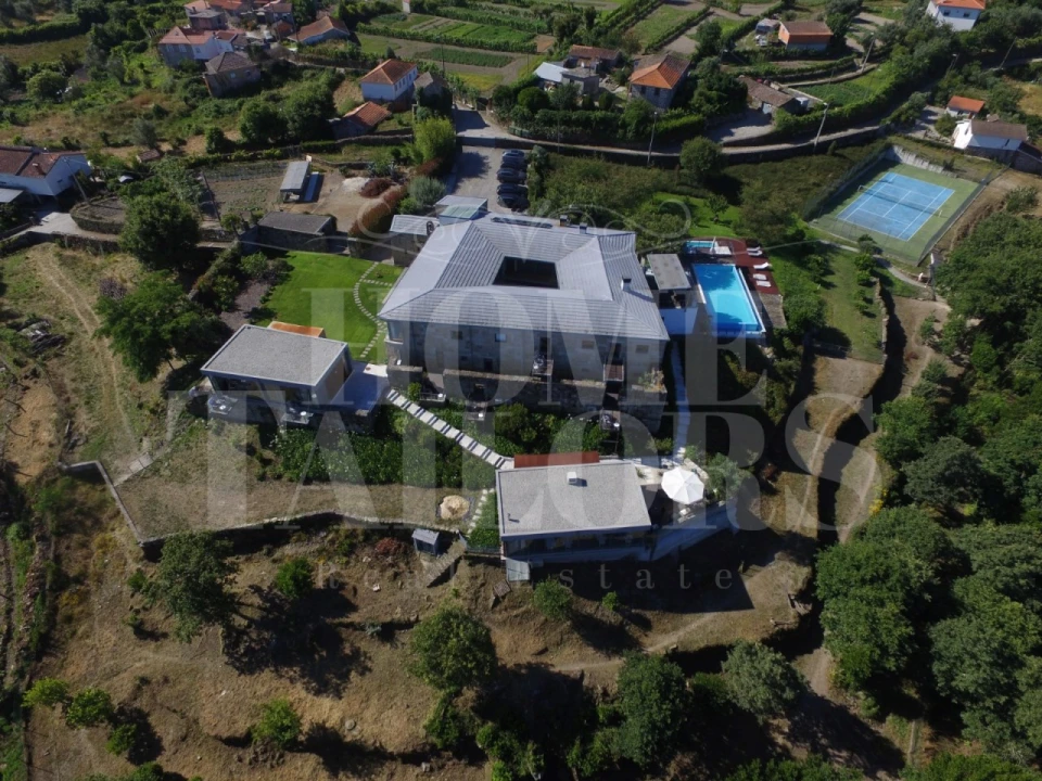 Moradia T10 para Venda em Queirã Foto 59