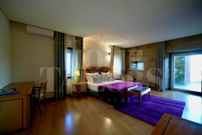 Moradia T10 para Venda em Queirã