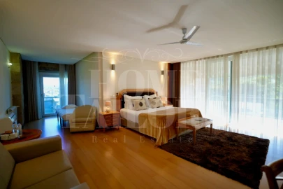 Moradia T10 para Venda em Queirã