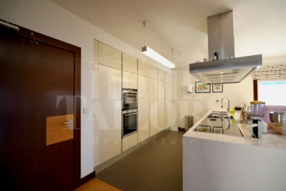 Moradia T10 para Venda em Queirã