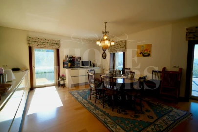 Moradia T10 para Venda em Queirã