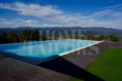 Moradia T10 para Venda em Queirã