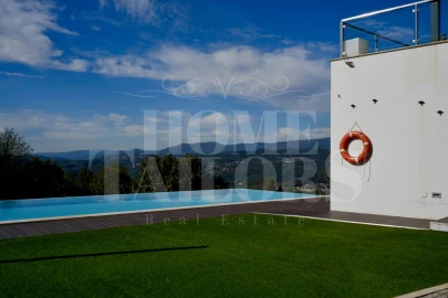 Moradia T10 para Venda em Queirã