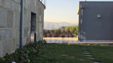 Moradia T10 para Venda em Queirã