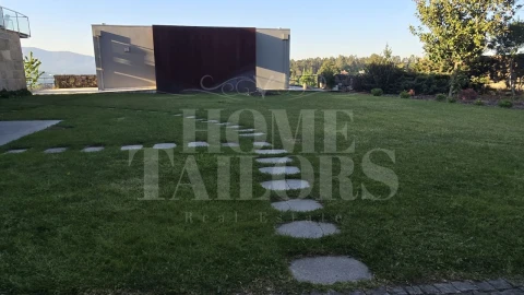 Moradia T10 para Venda em Queirã