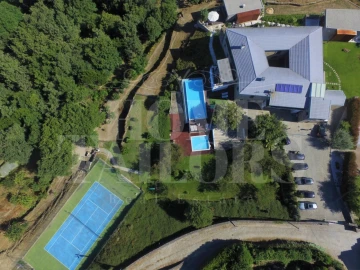 Moradia T10 para Venda em Queirã