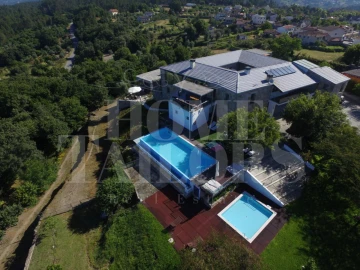 Moradia T10 para Venda em Queirã