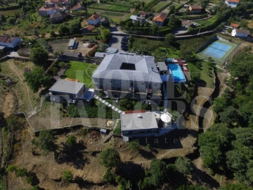 Moradia T10 para Venda em Queirã