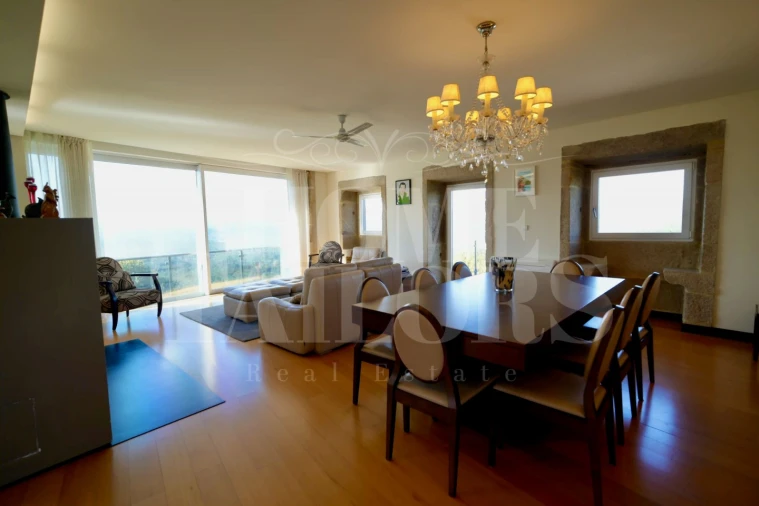 Moradia T10 para Venda em Queirã Foto 22