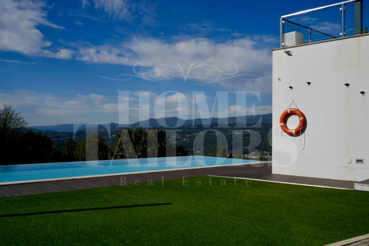 Moradia T10 para Venda em Queirã Foto 50