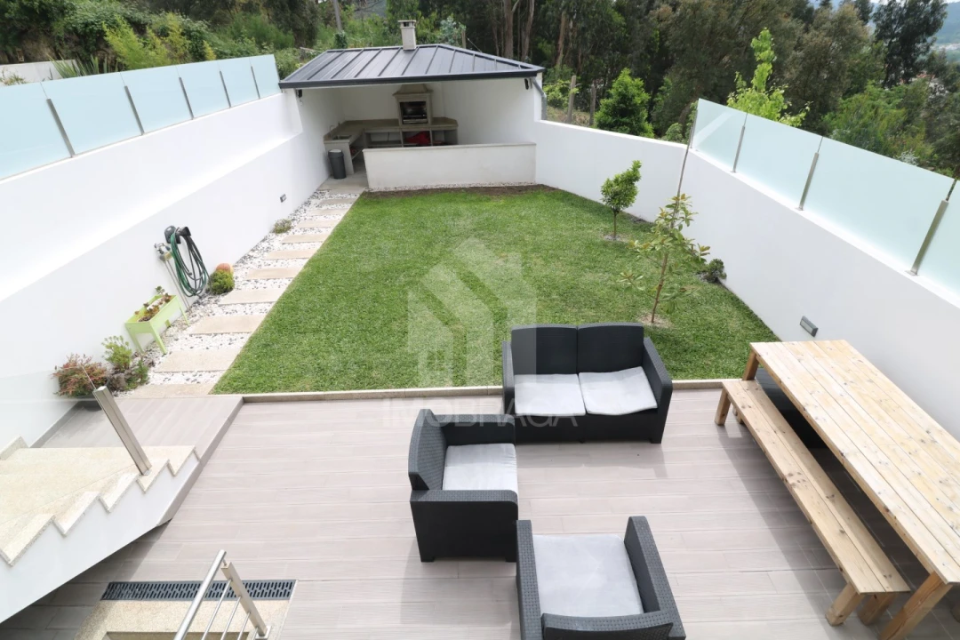 Moradia T3 para Venda em Esporões Foto 5