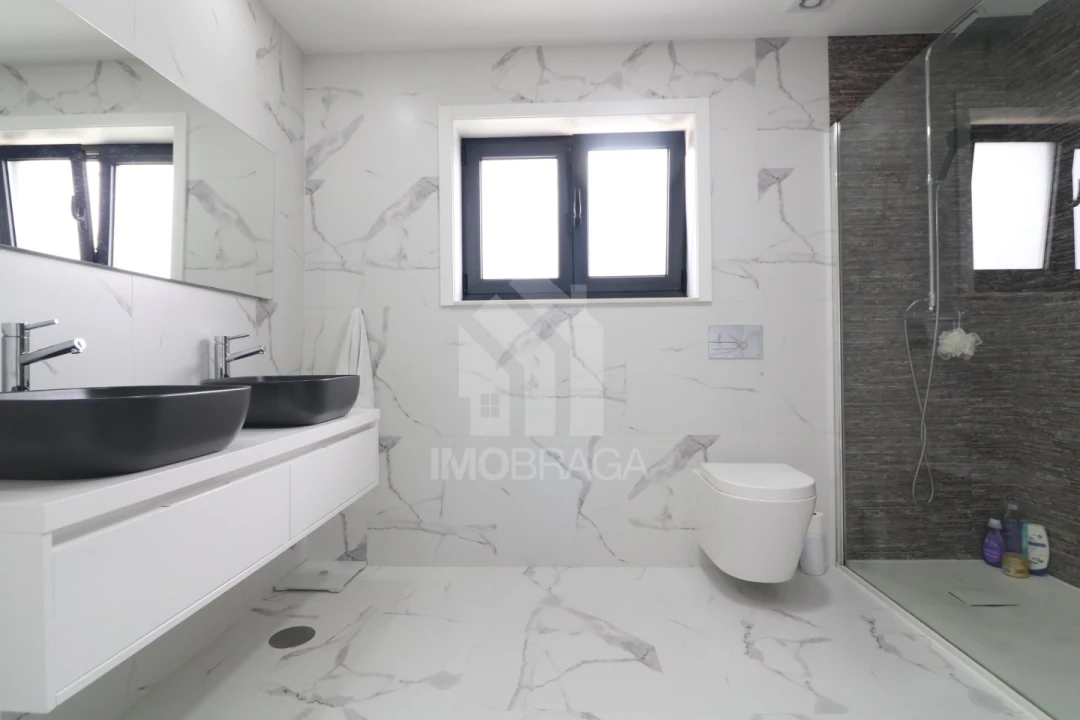 Moradia T3 para Venda em Esporões Foto 30