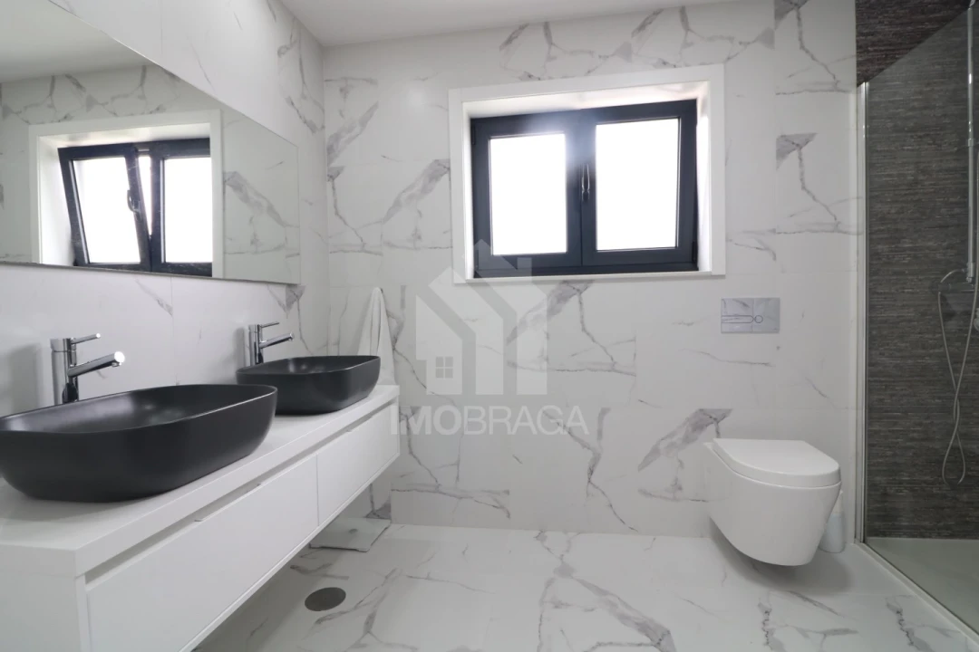 Moradia T3 para Venda em Esporões Foto 31