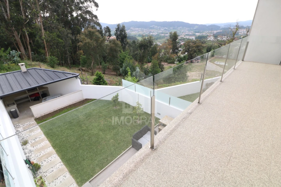 Moradia T3 para Venda em Esporões Foto 34