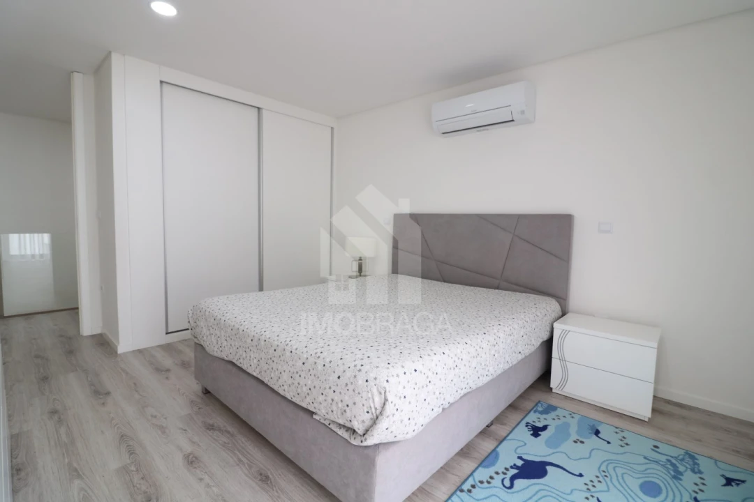Moradia T3 para Venda em Esporões Foto 38