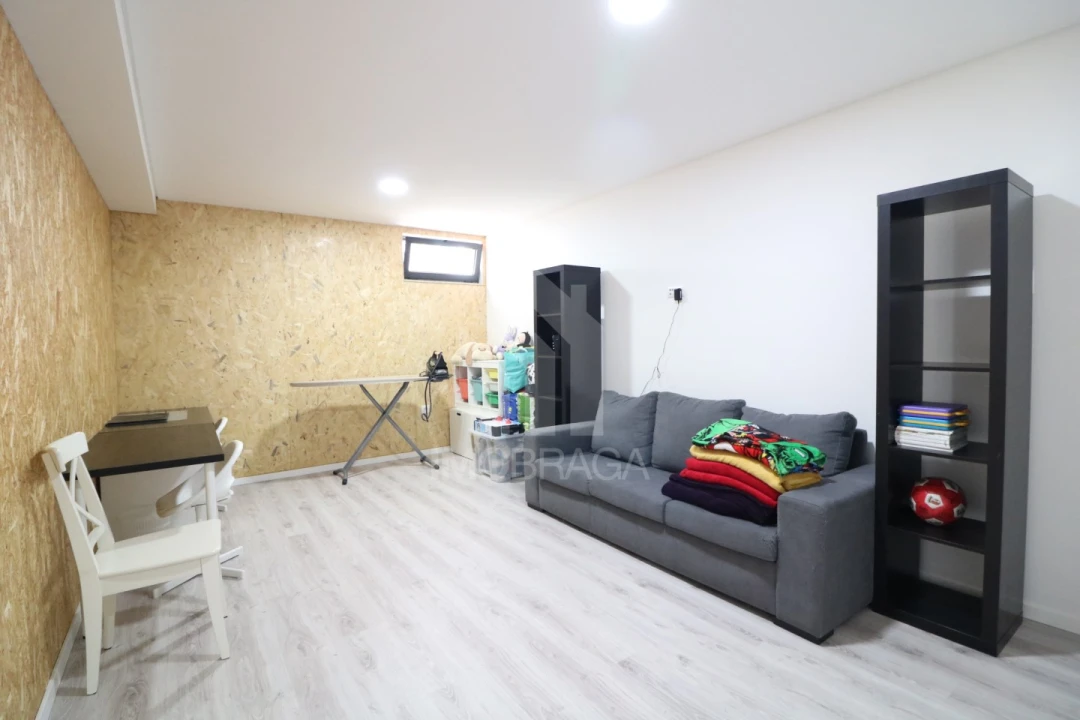 Moradia T3 para Venda em Esporões Foto 44