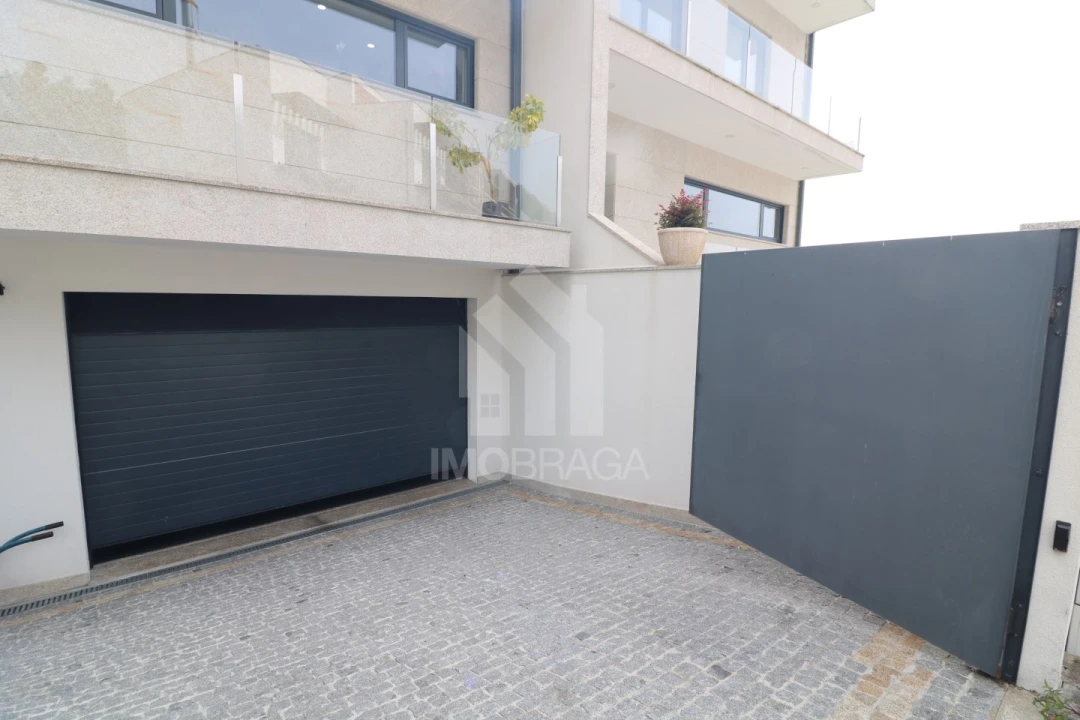 Moradia T3 para Venda em Esporões Foto 46